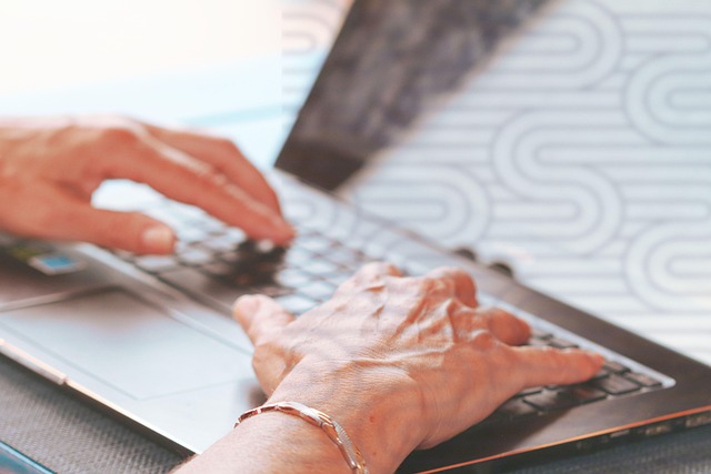 Schleppende Digitalisierung: Die Älteren sind nicht das Problem